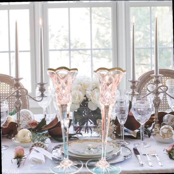 Perfume bottle is a symbol of love, emotion, & sentiment (French) - Picture 7 of 16